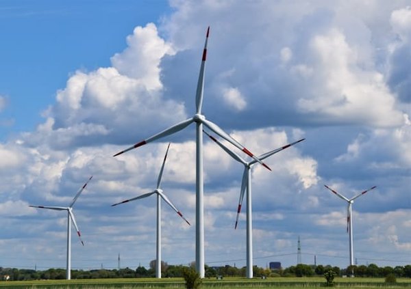 Quelle est la meilleure façon d'utiliser l'énergie éolienne pour des projets domestiques ?